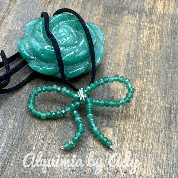 Babydoll choker necklace untreated emerald beaded bow big silhouette - Picture 2 of 2